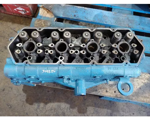 International T444E Cylinder Head