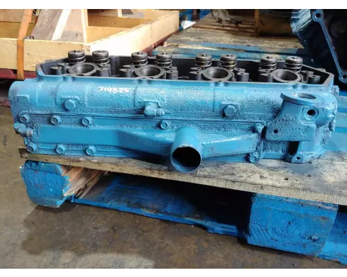 International T444E Cylinder Head