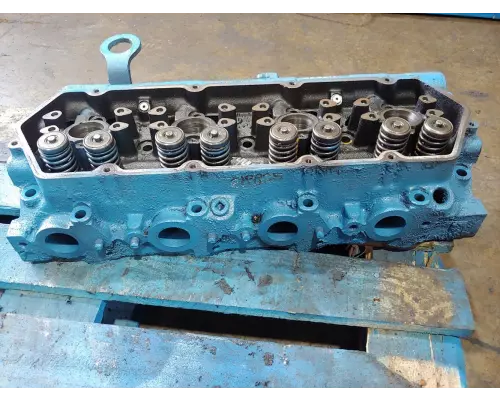 International T444E Cylinder Head