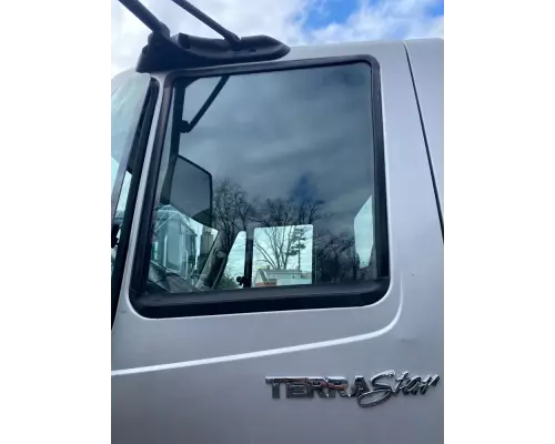 International TERRASTAR Windshield Glass