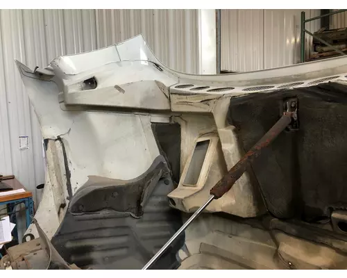 International TRANSTAR (8600) Hood