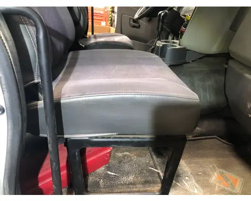 International TRANSTAR (8600) Seat (non-Suspension)