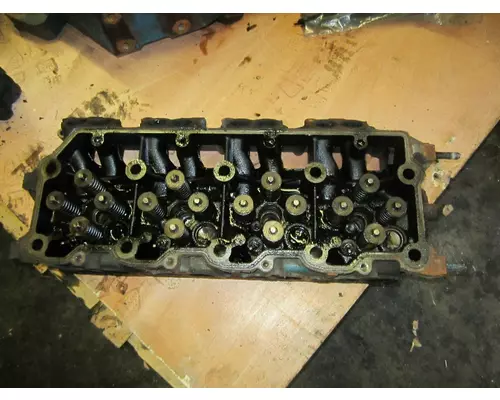 International VT 365 Cylinder Head