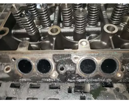 International VT365 Cylinder Head