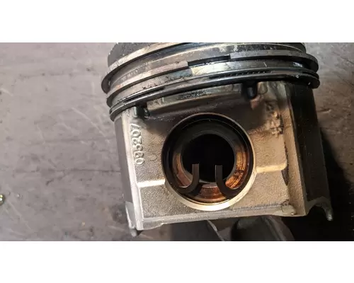 International VT365 Piston