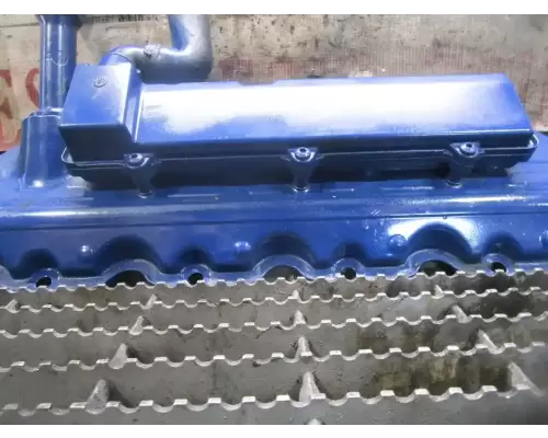 International VT365 Valve Cover