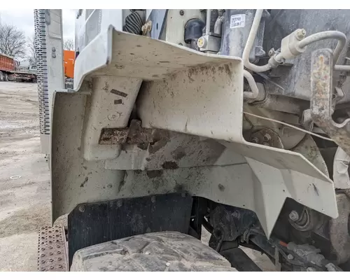 International WORKSTAR Fender