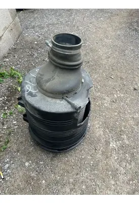 International WorkStar 7600 Air Cleaner