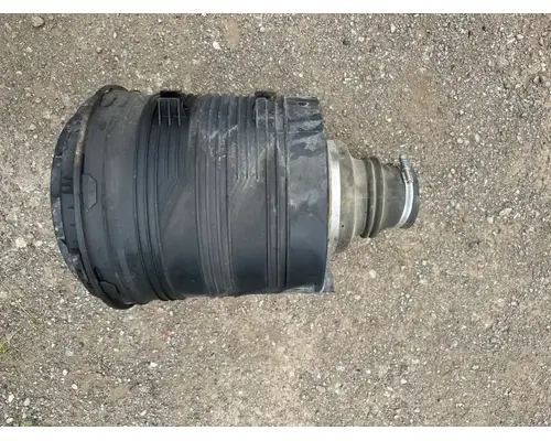 International WorkStar 7600 Air Cleaner