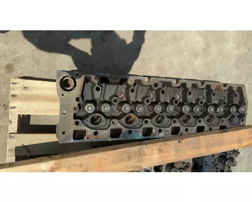 International dt466 Cylinder Head