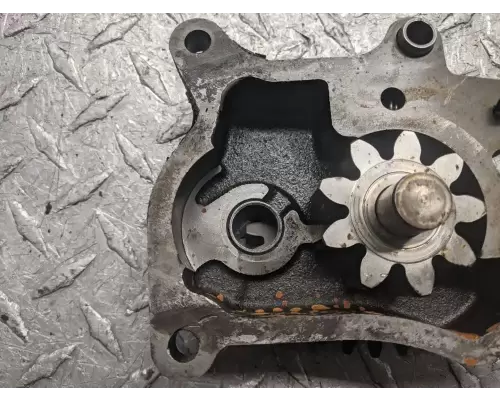 Isuzu 4HK1-TC Oil Pump