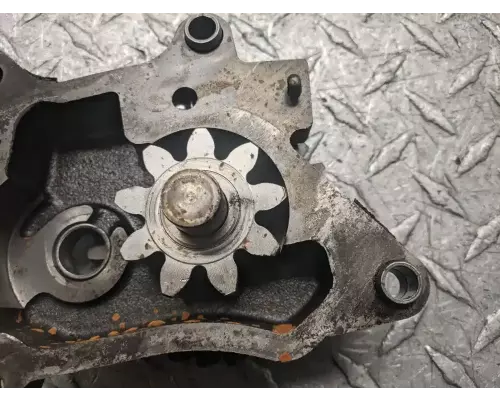 Isuzu 4HK1-TC Oil Pump