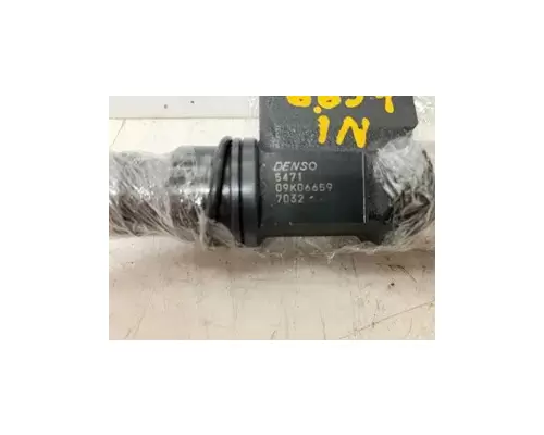 Isuzu 5.2L Fuel Injector