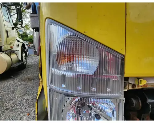 Isuzu NRR Headlamp Assembly