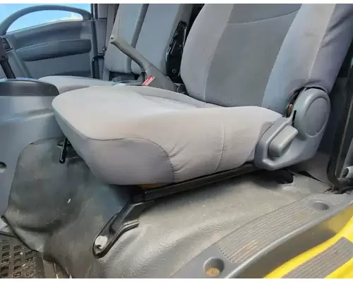 Isuzu NRR Seat, Front