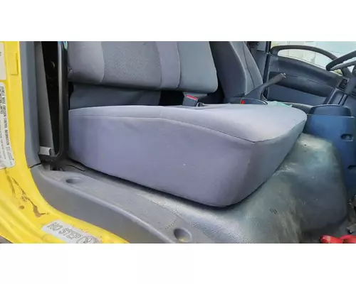 Isuzu NRR Seat, Front