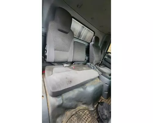 Isuzu NRR Seat, Front