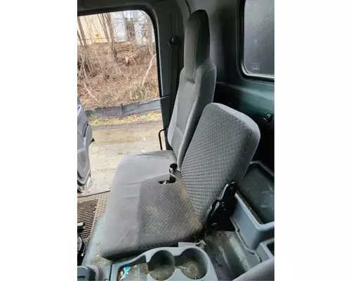 Isuzu NRR Seat, Front