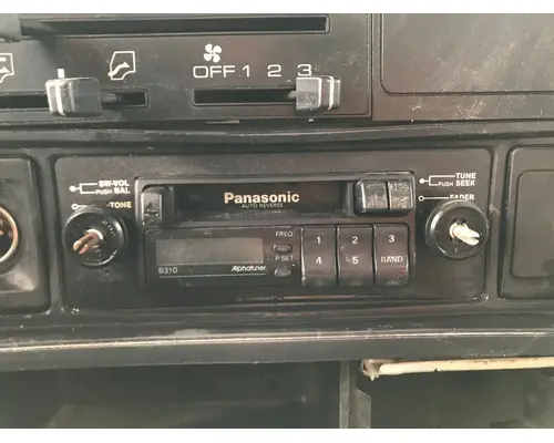 Radio Isuzu NPR Vander Haags Inc Cb
