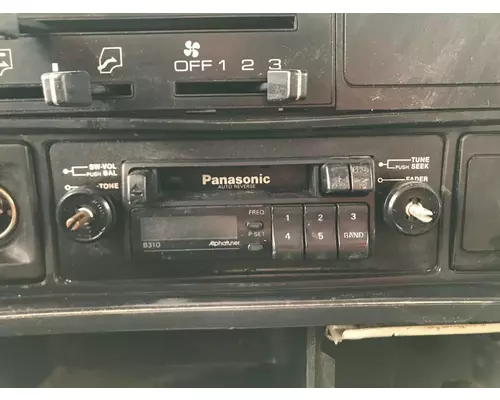 Radio Isuzu NPR Vander Haags Inc Cb