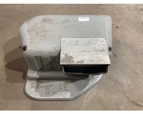 Isuzu REACH Interior Doghouse