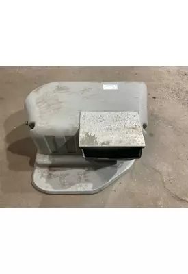 Isuzu REACH Interior Doghouse