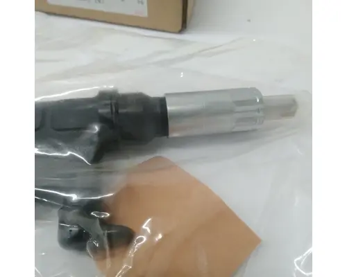 Isuzu  Injectors - Fuel 