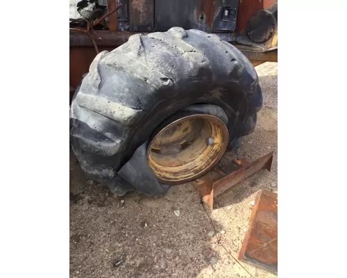 JOHN DEERE 28.1X26 WHEEL RIM