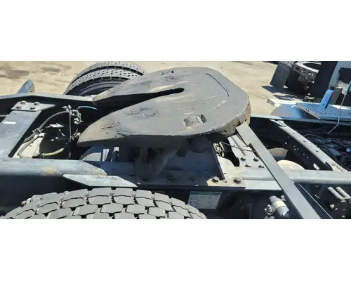 JOST Cascadia 113 Fifth Wheel