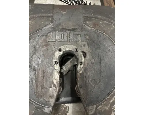 JOST Cascadia Fifth Wheel