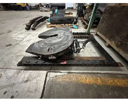 JOST Cascadia Fifth Wheel