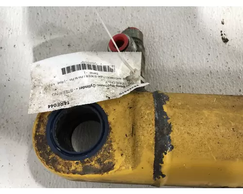 John Deere 624K Equip Hydraulic Cylinder