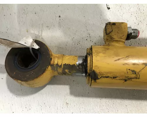 John Deere 624K Equip Hydraulic Cylinder