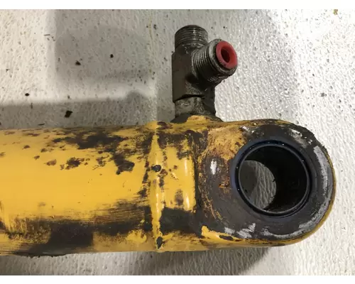 John Deere 624K Equip Hydraulic Cylinder