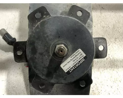 John Deere 624K Equip Hydraulic Motor