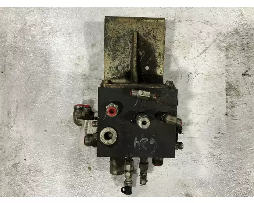 John Deere 624K Equip Hydraulic Valve
