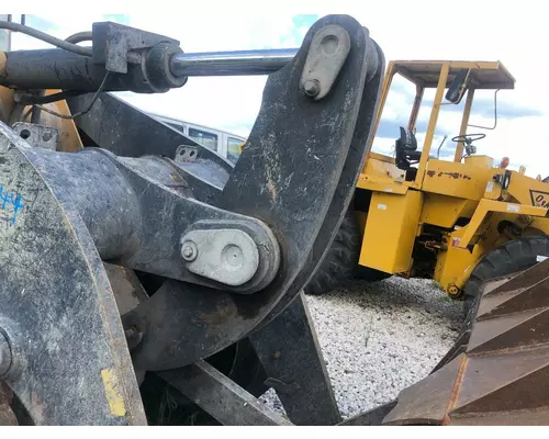 John Deere 624K Equip Linkage