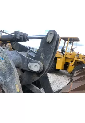 John Deere 624K Equip Linkage