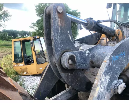 John Deere 624K Equip Linkage