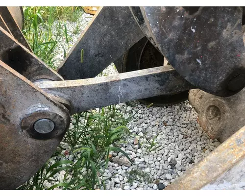 John Deere 624K Equip Linkage