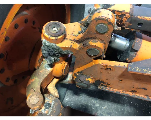 John Deere 670A Equip Axle Pivot Mount