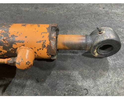 John Deere 670A Equip Hydraulic Cylinder