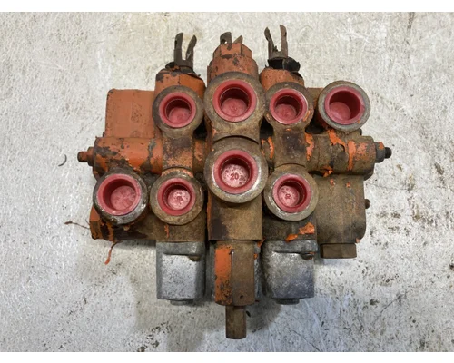 John Deere 670A Equip Hydraulic Valve