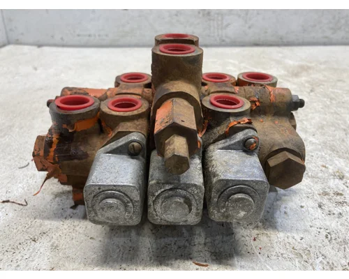 John Deere 670A Equip Hydraulic Valve