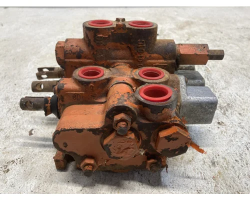 John Deere 670A Equip Hydraulic Valve