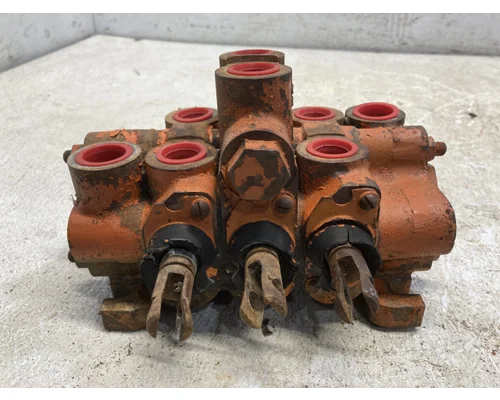 John Deere 670A Equip Hydraulic Valve