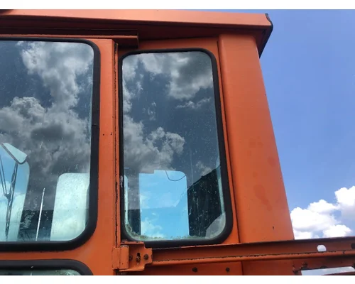 John Deere 670A Equip Side Glass