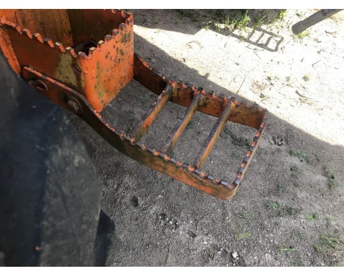 John Deere 670A Equip Step