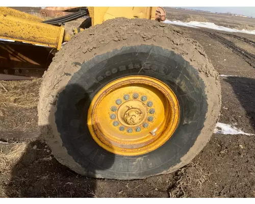 John Deere 770BH Equip Tire and Rim