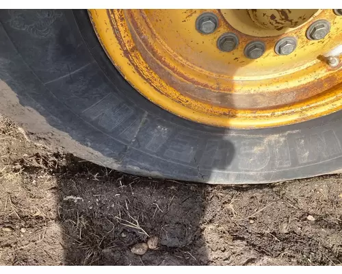 John Deere 770BH Equip Tire and Rim